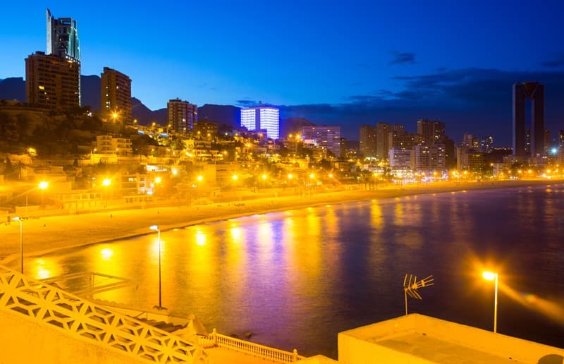 <span  class="uc_style_uc_tiles_grid_image_elementor_uc_items_attribute_title" style="color:#ffffff;">0200</span>